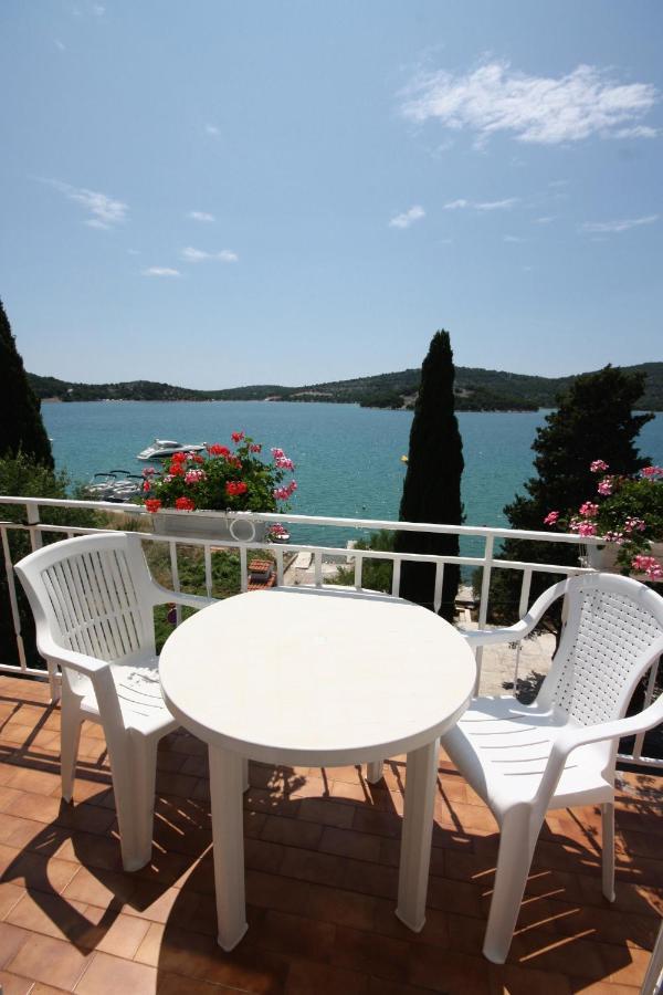 Apartments By The Sea Tisno, Murter - 5141 Екстериор снимка