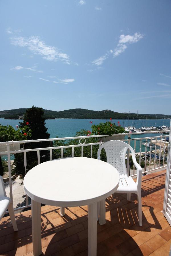 Apartments By The Sea Tisno, Murter - 5141 Екстериор снимка